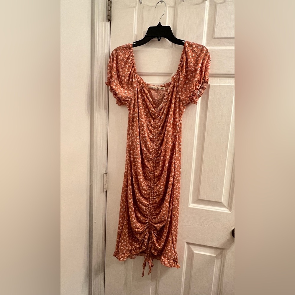 Size large dark rust orange daisy floral flower print vneck ruffle cinch dress